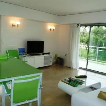 Three Bedroom, Two Bathroom In With Large Terrace - 880 Cannes