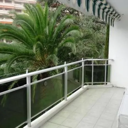 Three Bedroom, Two Bathroom In With Large Terrace - 880 Apartment