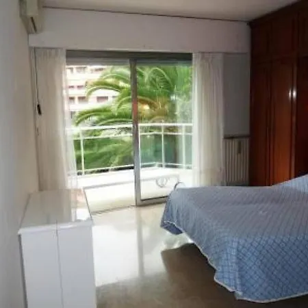 Three Bedroom, Two Bathroom In With Large Terrace - 880 * Cannes